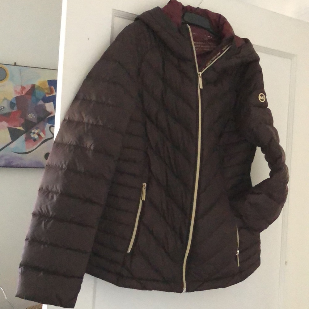 MICHAEL KORS (M) packable very light body shaped down jacket